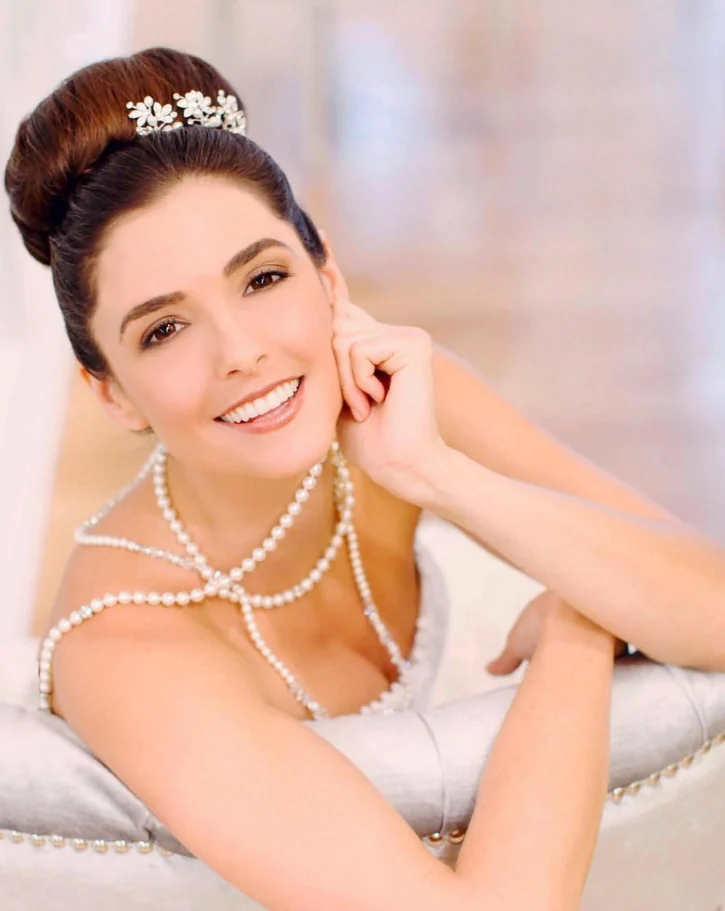 Soft-glam bridal makeup portrait
