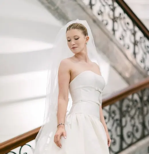 Bride with luminous natural makeup
